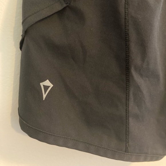 Ivivva 4” running shorts - Picture 3 of 4